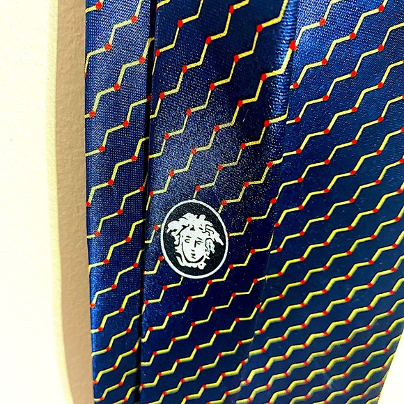 Beautiful navy yellow and red mens Versace V2 classic tie - Picture 6 of 6